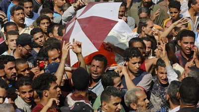 الآلاف يشيعون جنازة شاب قتل خلال اشتباكات جزيرة الوراق ( فيديو وصور) 