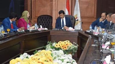 وزير الرياضة: نعمل على إقامة دوري كرة قدم لتلاميذ المدارس (صور)