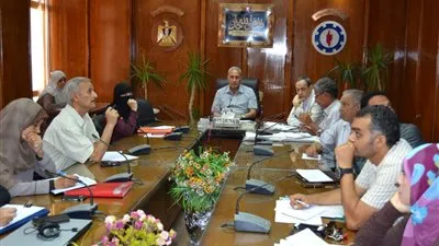 محافظ السويس يتابع عمل لجان تقنين الأراضي واسترداد حق الدولة