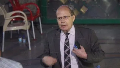 عبد الحليم قنديل ومصطفى بكري يشاركان في عزاء عبد العال الباقوري بمسجد الشرطة (صور)