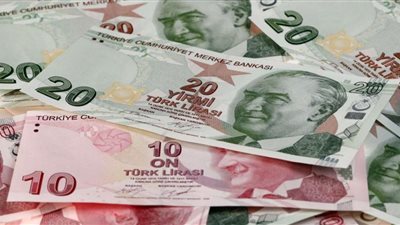 الليرة التركية تهوي إلى سعر قياسي جديد مقابل الدولار