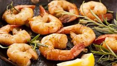 طريقة عمل روبيان بالفرن (فيديو)