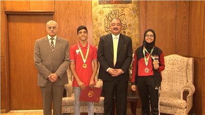 الداخلية تكرم لاعبين لفوزهما بميداليتين في دورة الألعاب الأفريقية بالجزائر