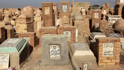 الحكومة تكشف حقيقة فرض ضرائب على مقابر دفن الموتى