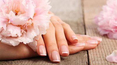 خلطات لتبييض الأظافر المصفرة.. نتيجة مدهشة!
