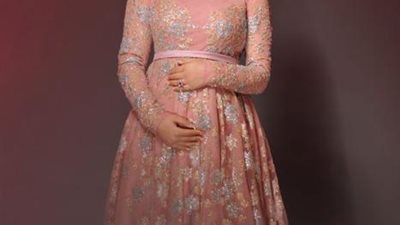 للحامل.. نصائح لاختيار فستان السهرة المناسب لكِ