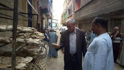 رئيس مركز ملوي بالمنيا يحرر 4 محاضر لمخابز مخالفة