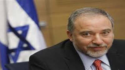 وسائل إعلام عبرية: ليبرمان سيتخذ قراره اليوم بشأن فتح معبر استراتيجي مع غزة