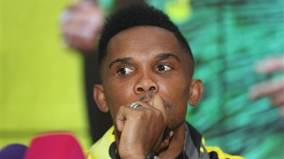 الجماهير الكاميرونية تستقبل إيتو بالورود بعد انضمامه لقطر القطري 