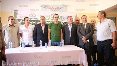 محافظ كفر الشيخ يفتتح معرض الأورمان لتوزيع 1000 قطعة ملابس (صور)