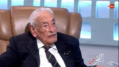 جميل راتب يعود من باريس بعد رحلة علاجية قصيرة