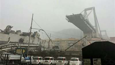 إيطاليا.. تحذيرات من انهيار جزء أخر لجسر جنوة فوق المنازل بعد مقتل 39 شخصا