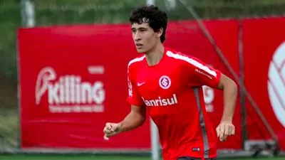 جوهرة إنتر ناسيونال يقترب من اللعب للهلال السعودي