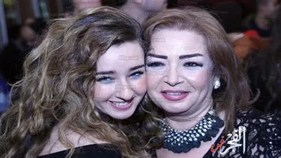 والدة هنا الزاهد: قصة حب وراء خطوبة أحمد فهمي وابنتي