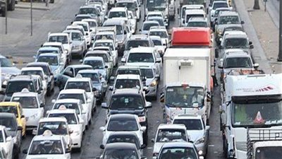 عودة حركة المرور إلى طبيعتها بشارع عباس العقاد عقب رفع آثار حادث تصادم