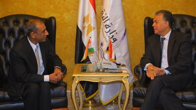 وزير النقل والسفير الهندي بالقاهرة يبحثان سبل الاستثمار بالموانئ البرية والجافة