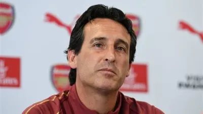 إيمري: بيتر تشيك حارس الأرسنال أمام تشيلسي