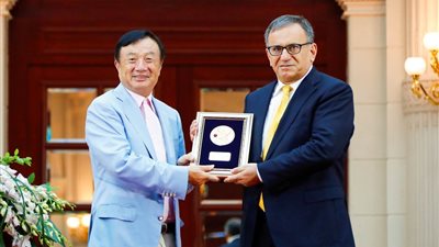 هواوي تكرم مخترع نظام التشفير (بولر كود) 