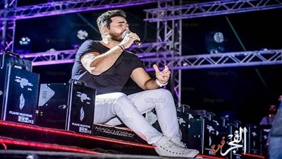 الصور الأولى من الاستعدادت لحفل تامر حسني في مارينا