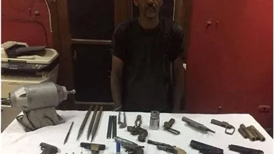 القبض على صاحب ورشة حدادة بحوزته 6 قطع سلاح بقنا 