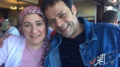 أول تعليق لزوجة هشام عبدالله بعد إطلاق سراحه (صورة)