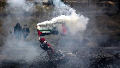 عاجل.. مصرع فلسطينيين وإصابة 241 خلال مواجهات مع القوات الإسرائيلية بغزة