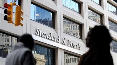 عاجل.. وكالة ستاندرد أند بورز تخفض تصنيفها للدين السيادي لتركيا إلى +B من -BB
