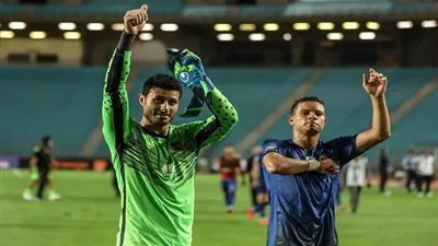 لاعبو الأهلي يحتفلون في 