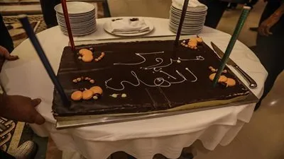 تورتة كبيرة احتفالا بالأهلي بعد الفوز على الترجي في رادس