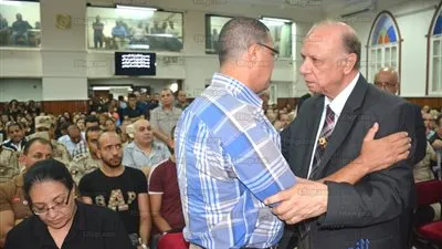 محافظ القاهرة يتقدم الجنازة العسكرية لشهيد سيناء بعين شمس (صور)