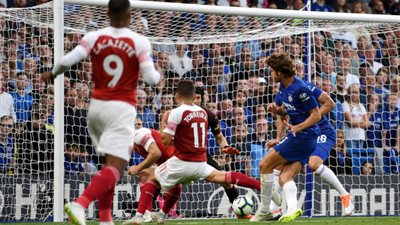  تشيلسي يهزم آرسنال في مباراة دراماتيكية بالدوري الإنجليزي