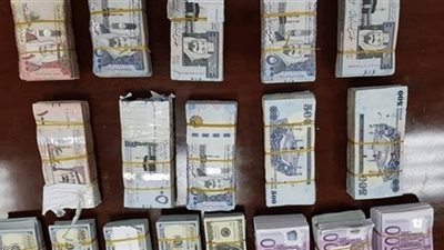 إحباط محاولة تهريب مليون دولار أمريكي في مطار الخرطوم