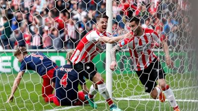 الدوري الهولندي - آيندهوفن يعبر عقبة فورتانا سيتارد.. وأياكس يحقق فوزه الأول