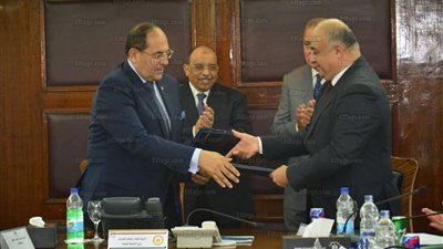 سوهاج توقع مع 