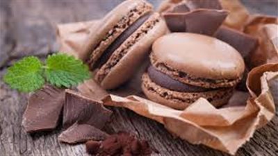 طريقة تحضير وصفة الماكرون بالقهوة (فيديو)