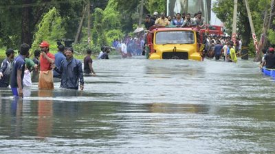 ارتفاع عدد ضحايا فيضانات الهند إلى 300 قتيلا.. ونزوح 300 ألفا