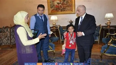 وزير التعليم يكرم المخترع الصغير محمد وائل ويؤكد دعم الوزارة للموهوبين (صور)