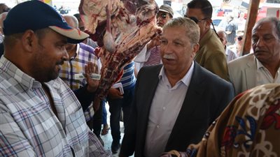 محافظ الإسماعيلية يتفقد شوادر ومنافذ بيع اللحوم البلدية الطازجة