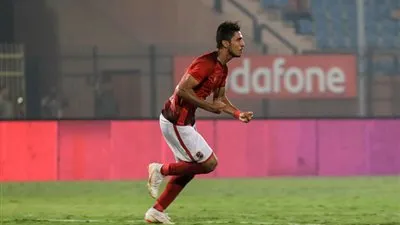 محمد شريف يحسم مصيره في الأهلي