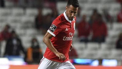 الظروف العائلية تمنع لاعب وسط بنفيكا من الإنتقال للهلال السعودي