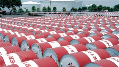 خام برنت يتماسك قرب 72 دولارا ومخاوف من تأثير تباطؤ النمو على سوق النفط