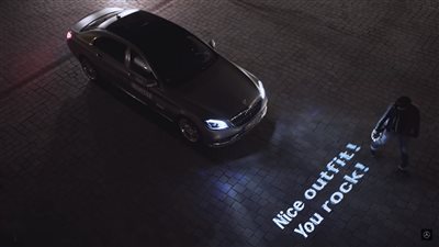مرسيدس S-Class مايباخ تتحدث مع المشاة بمصابيحها الذكية