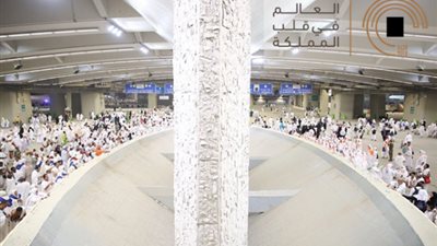 ضيوف الرحمن يبدؤون رمي جمرة العقبة يوم النحر (صور)