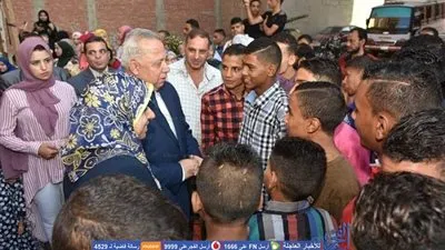 محافظ الشرقية يهنئ أطفال 