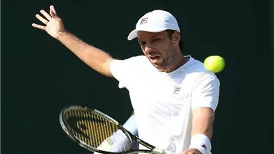 زيبالوس يتقدم في بطولة وينستون للتنس