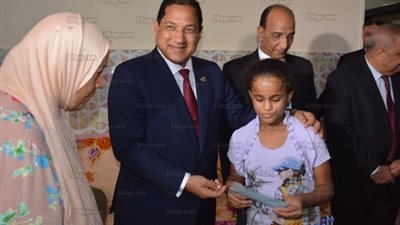 محافظ الغربية يزور عدد من دور الأيتام لتهنئتهم بعيد الأضحى (صور)