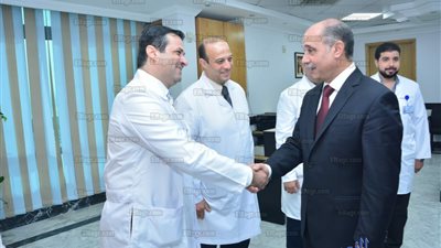 جولات تفقدية لوزير الطيران بمطار القاهرة وبرج المراقبة بأول أيام العيد 