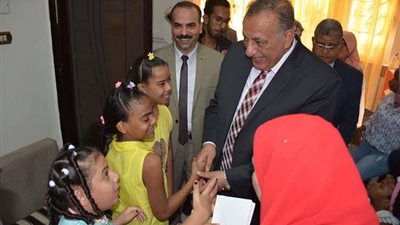 محافظ الجيزة يعلن مفاجأة لأهالي العياط والوراق خلال زيارته لدار أيتام أول أيام عيد الأضحى 
