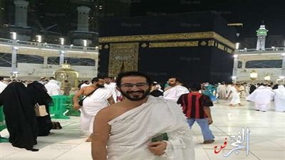 50 صورة لنجوم الفن بملابس الإحرام.. 