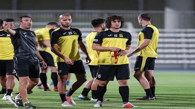 الاتحاد السعودي يستعد لمواجهة الوصل.. وغياب المولد ورومارينيو عن التدريبات